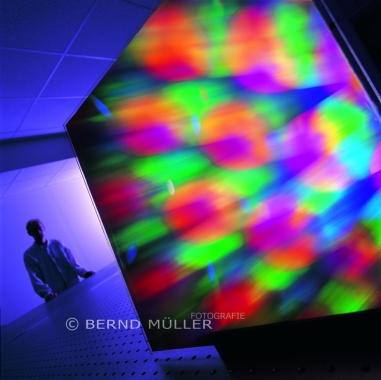 mikrostrukturierte Oberflche mit Hilfe von der Interferenzlithographie