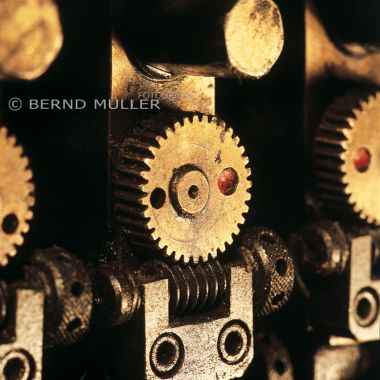 Moderne Zeiten; Zahnrder
