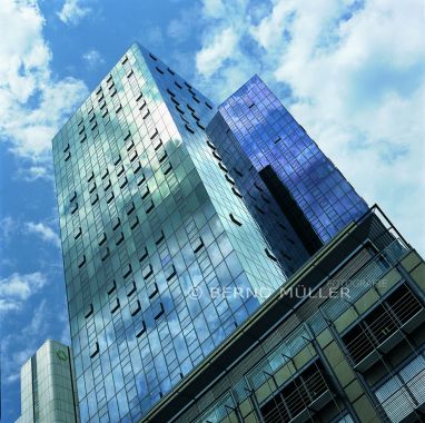 neue Glasfassaden gewhrleisten natrliches Licht und angenehme Raumtemperatur