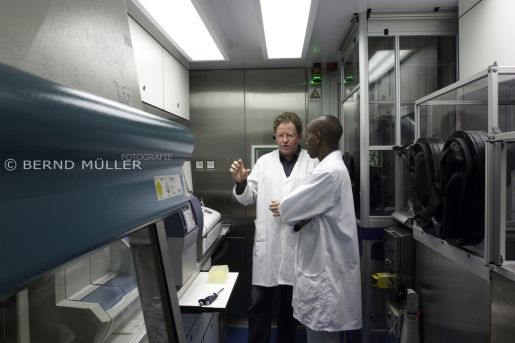 Reportage mobile lab southafrica / Fraunhofer IBMT