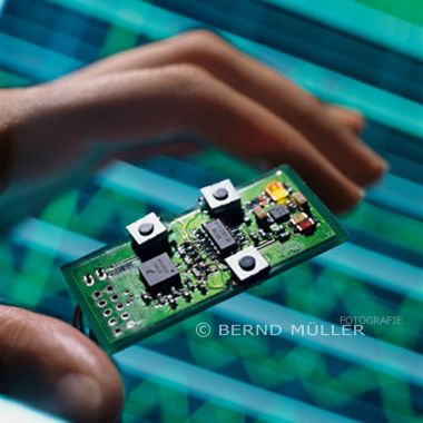 Telemedizin: elektronisches Pflaster zum Messen von Herz- Kreislaufwerten